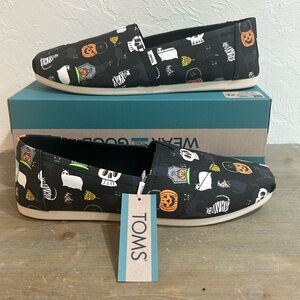 NWT Toms Halloween Black Cats Pumpkins Skulls Slip On Size 8